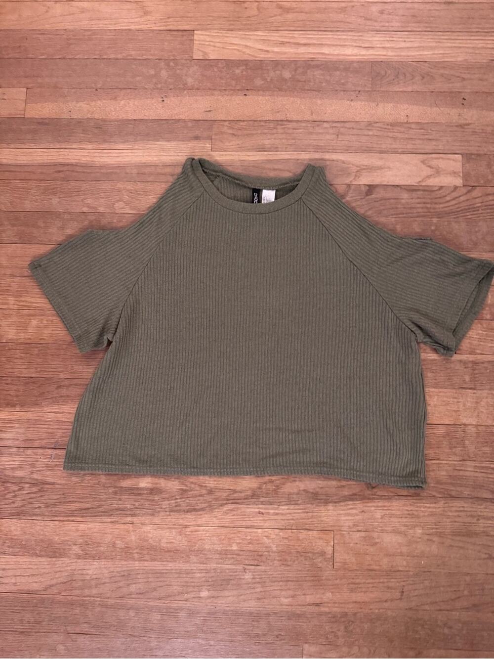 H&M Divided Women's Olive Green Cold Shoulder Ribbed Top - Size L
b54